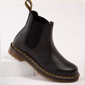 Dr. Martens Chelsea 2976 Black Leather Boots Women’s Size 7 Moto Punk Rock Shoes